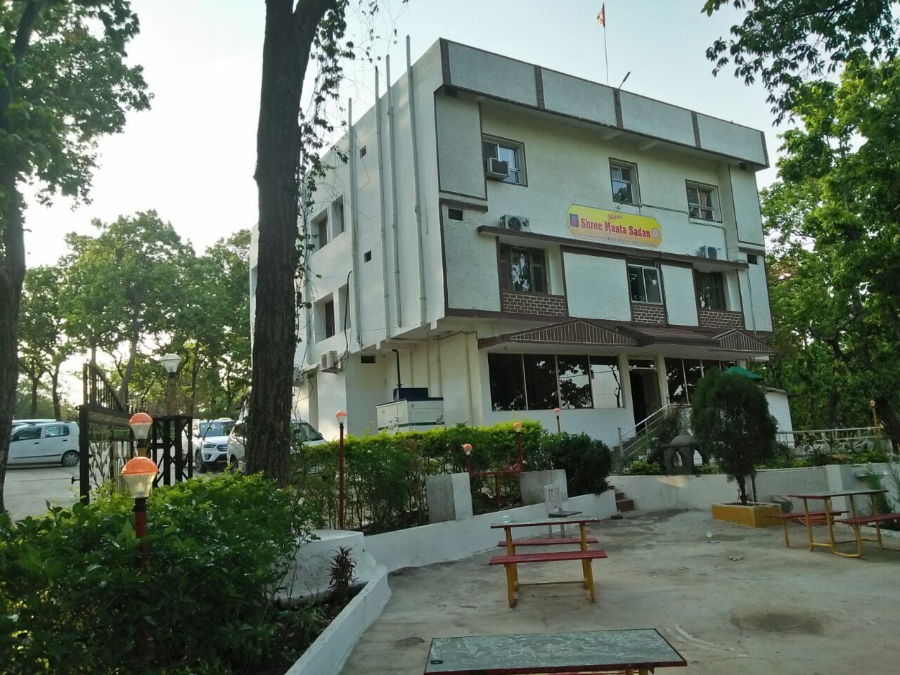 Hotel Shree Mata Sadan Amarkantak - Tap to explore photos
