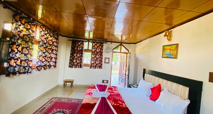 Kasauli Pinegroove Inn | Rooms & Caretaker Room Type - Family Suite with Sunset view Balcony
