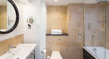 Crowne Plaza Hotel Glasgow Room Type - 1 Super King 1 Bedroom Suite River View