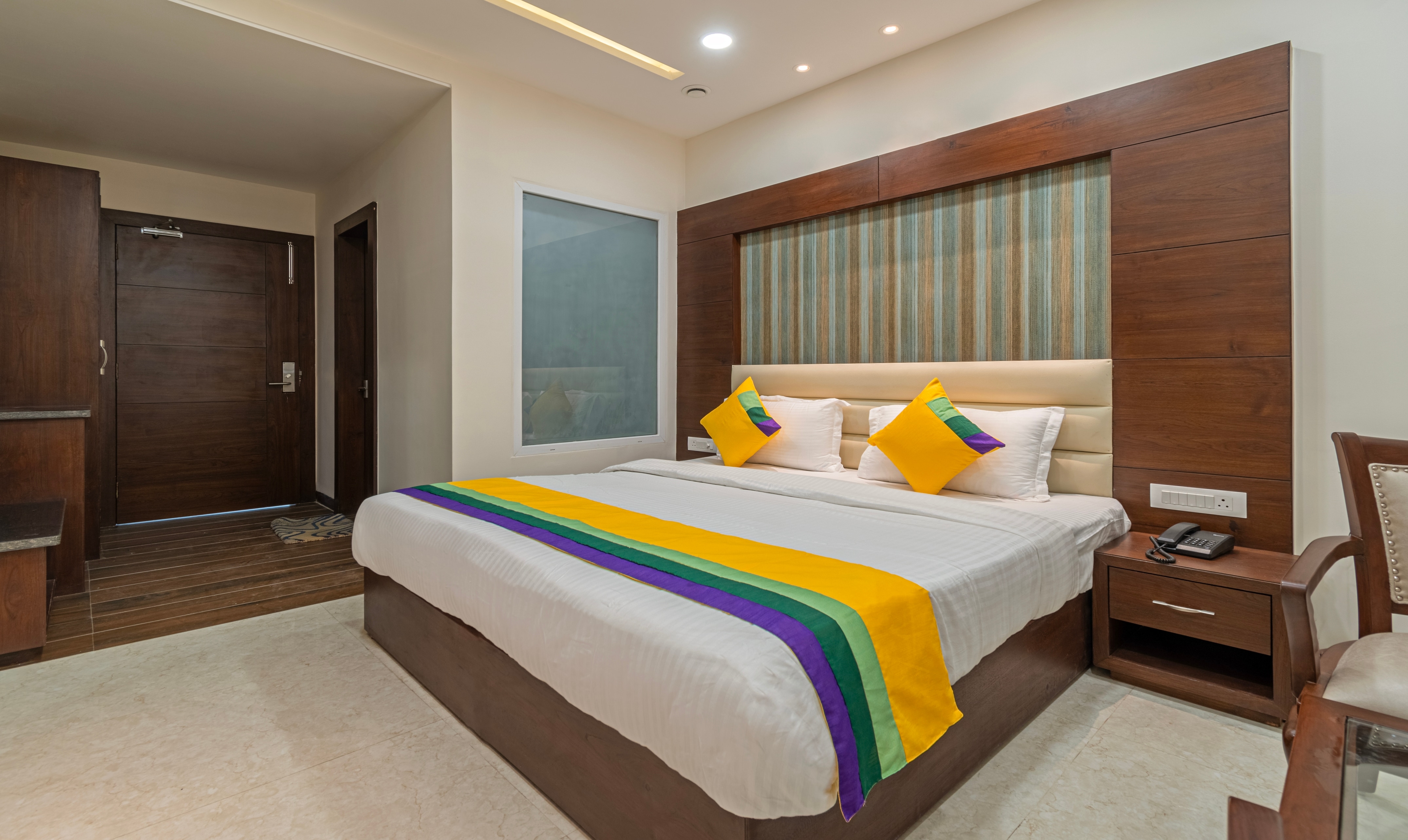Itsy Hotels P Grand - Tap to explore photos