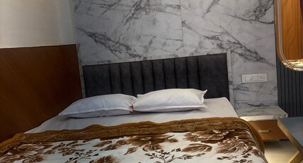SKPlaza Room Type - Super Luxury Double Bed Room