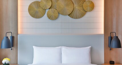 DoubleTree by Hilton Dubai - Business Bay Room Type - KING DELUXE ROOM W/VIEW