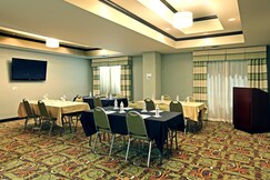 Holiday Inn Express & Suites Maumelle