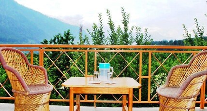 Madpackers Manali | Backpacking Hostel with Mountain View Room Type - Deluxe Private room Ensuite