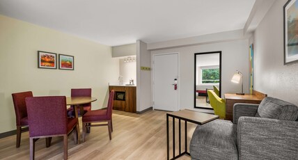 Hampton Inn Weston Ft. Lauderdale Room Type - 2QUEEN STDO MIC FRIDG WTBR