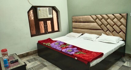 The Gateway Banaras Guest House Room Type - Four Bed Ac room
