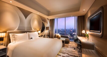 DoubleTree by Hilton Jakarta - Diponegoro Room Type - KING DELUXE ROOM