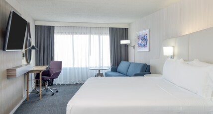 Crowne Plaza Indianapolis Airport Room Type - 1 King Bed Standard Sofa Bed