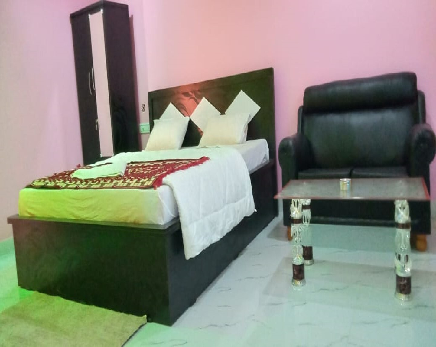 99 Kombo - Tap to explore photos