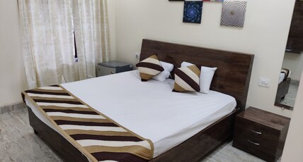 HOTEL KING EDWARD MEMORIAL Room Type - Ac Deluxe Double Bed Room