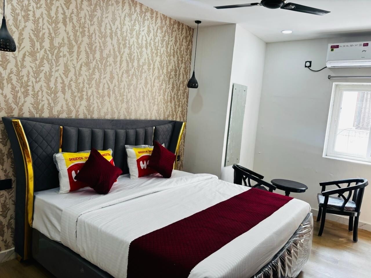 POP 84559H Csn Grand Luxury Rooms - Tap to explore photos