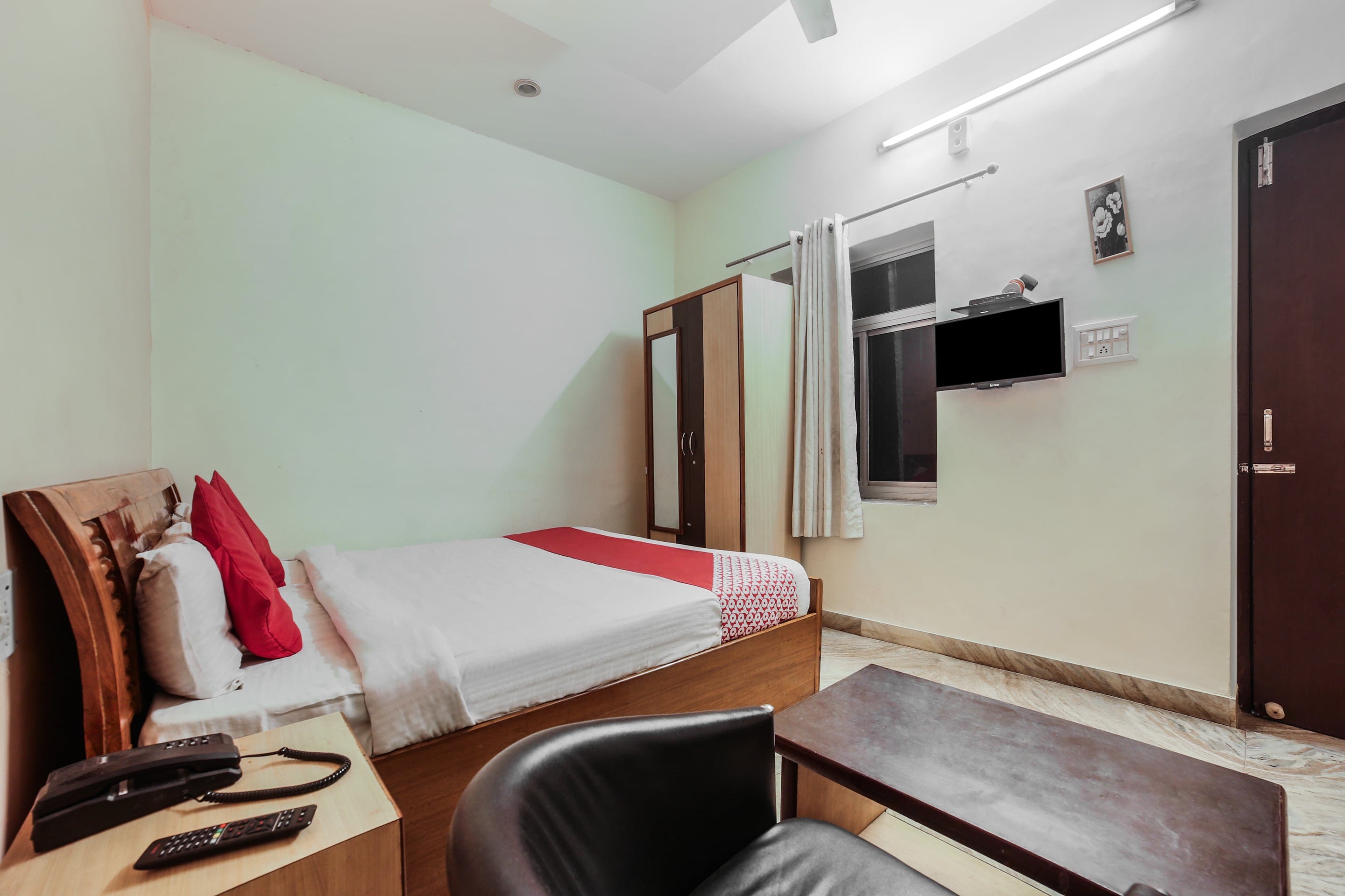 Hotel Dhruv - Tap to explore photos