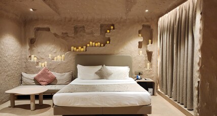 Dragonfly Hotel - The Art Hotel Room Type - Cave Room with Grand Jacuzzi