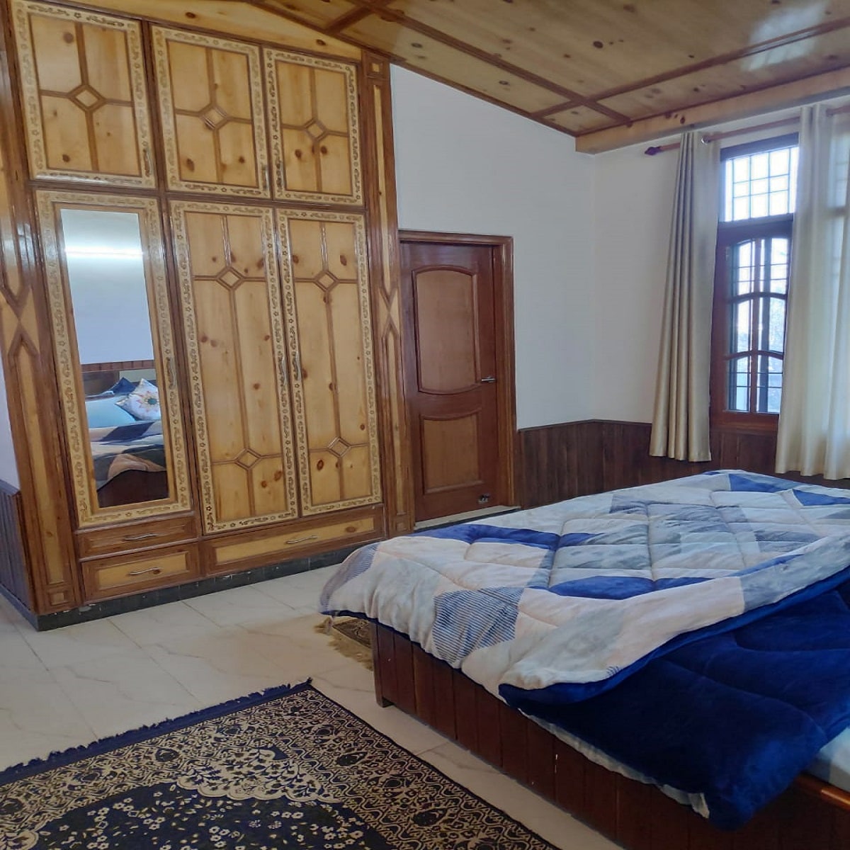 Gunsa Kailer - Tap to explore photos