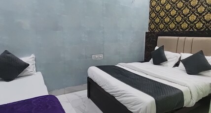 Hotel VD Choudhary Room Type - Deluxe Triple Bed Room