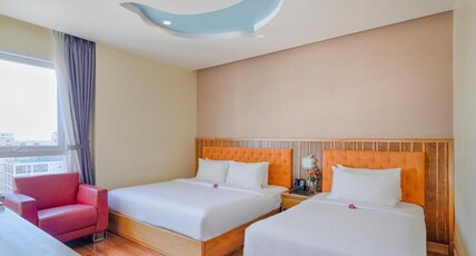 Sea Queen Hotel Room Type - Family Room with City View