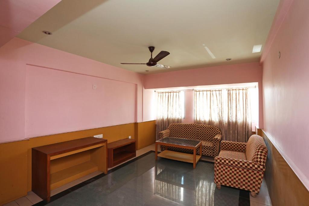 Hotel Keshari - Tap to explore photos