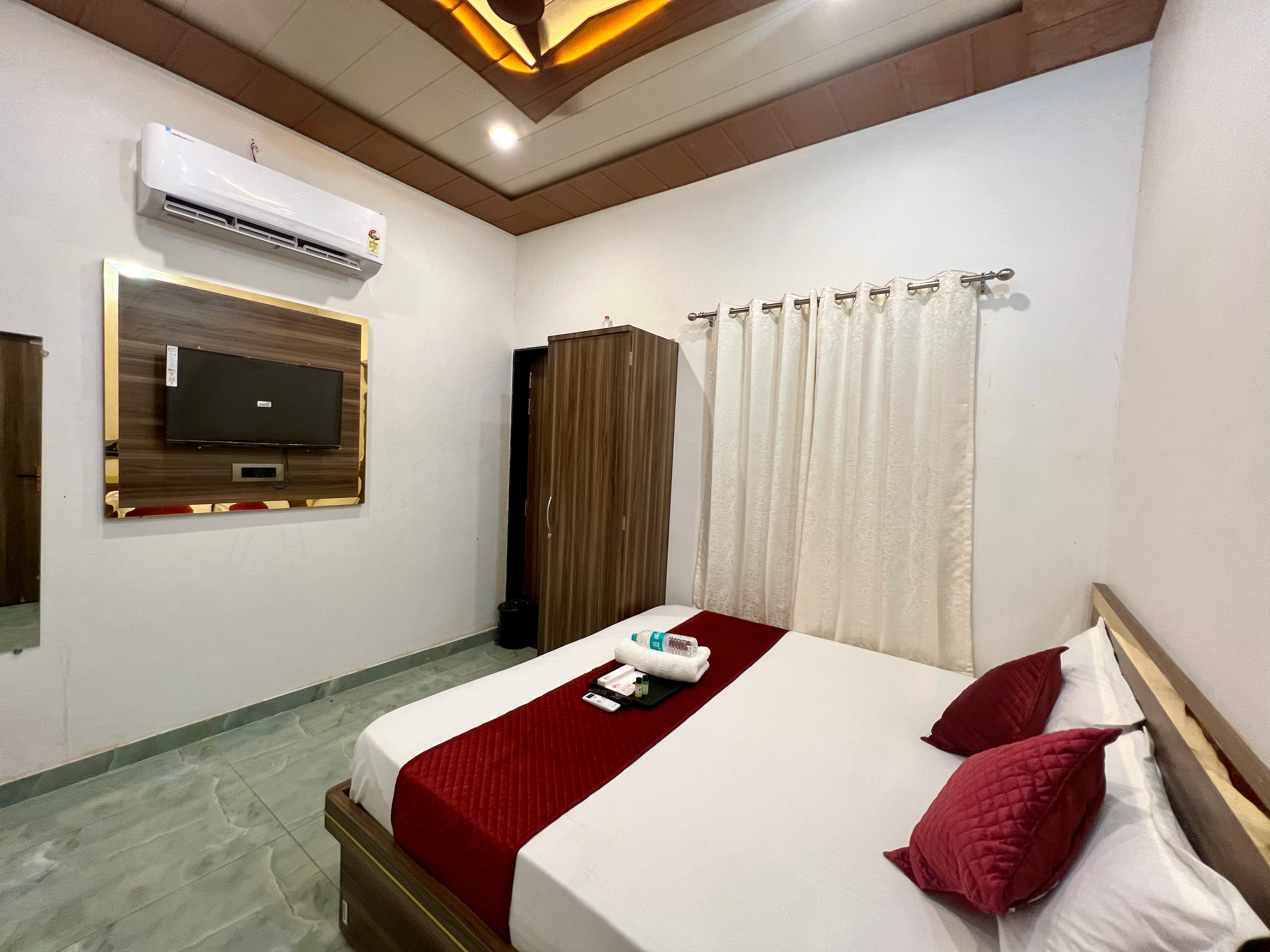 Shree Krishnam Inn (5 Min walk from Temple & Free Gated Parking) - Tap to explore photos
