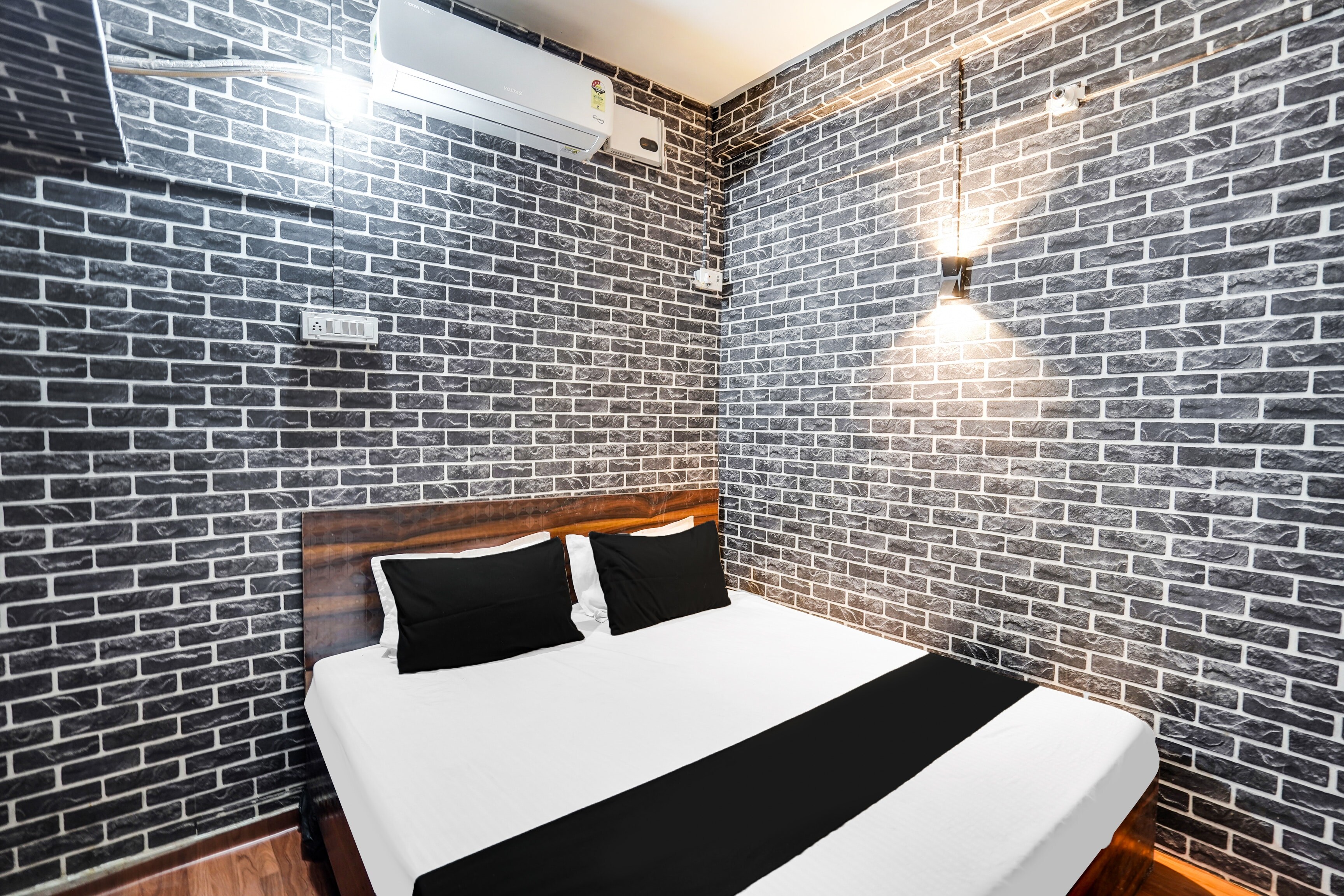 Hotel O Pushpak Rooms - Tap to explore photos