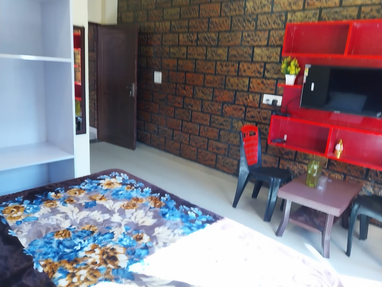 Gunjan Home Stay - Tap to explore photos