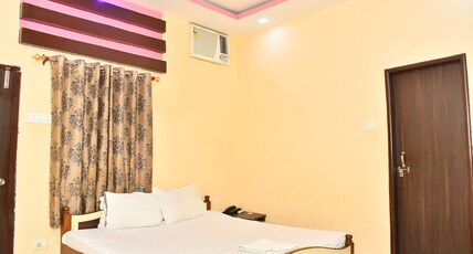 Hotel Daya Room Type - AC Deluxe