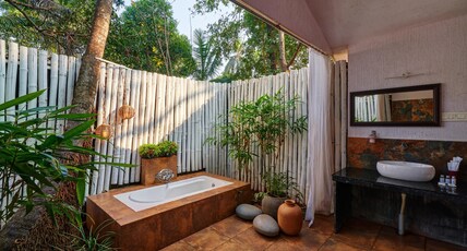 Blu Resorts Room Type - Blu Fern With Bathtub