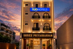 FabHotel Shree Priyasharnam - 500 m from prem mandir