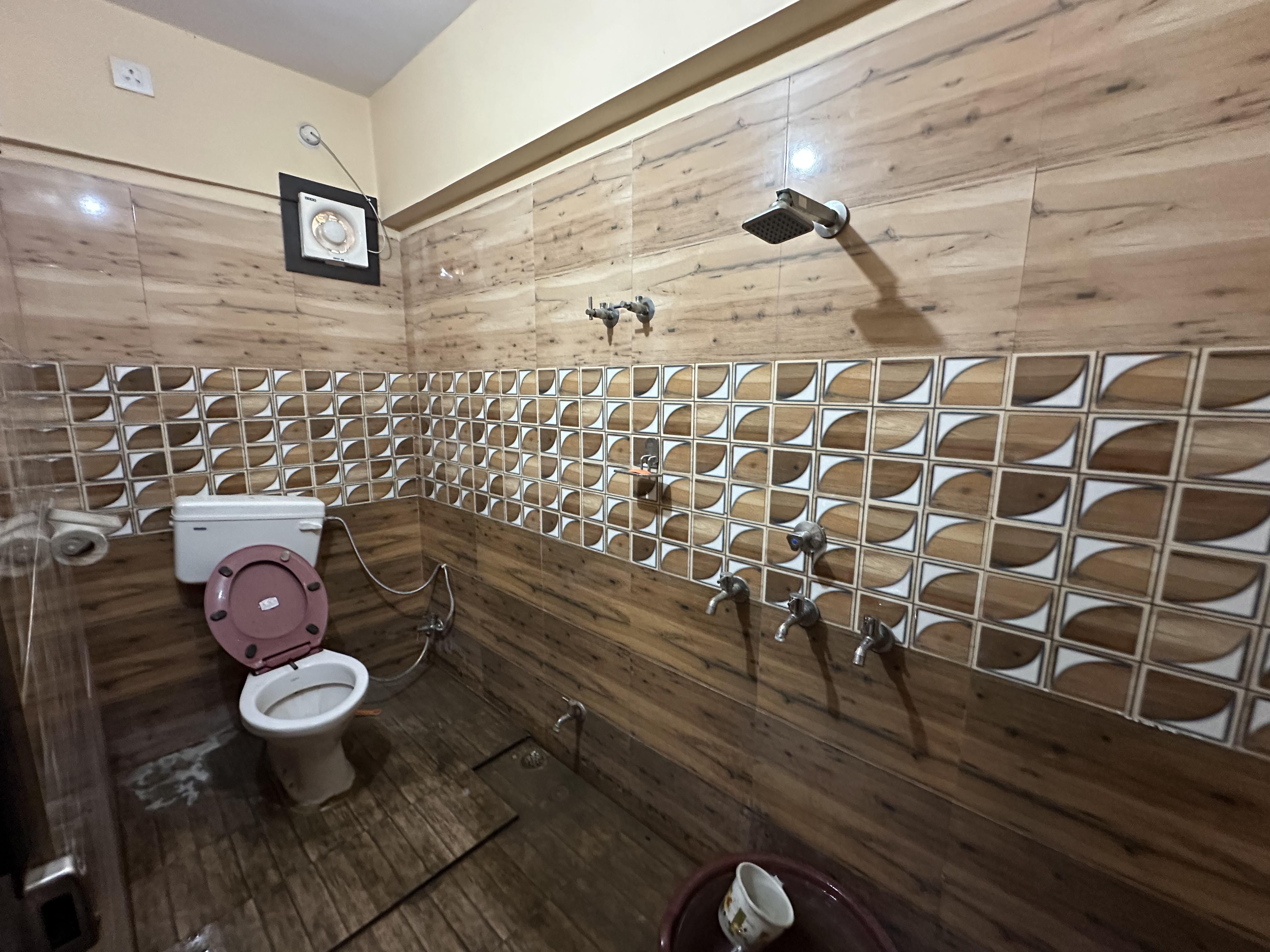 Shree Ram Dormitory & Stays - Tap to explore photos