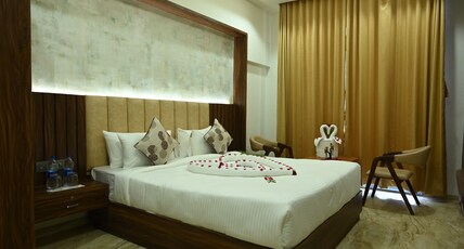 Ghanshyam Resort Room Type - DELUXE ROOM