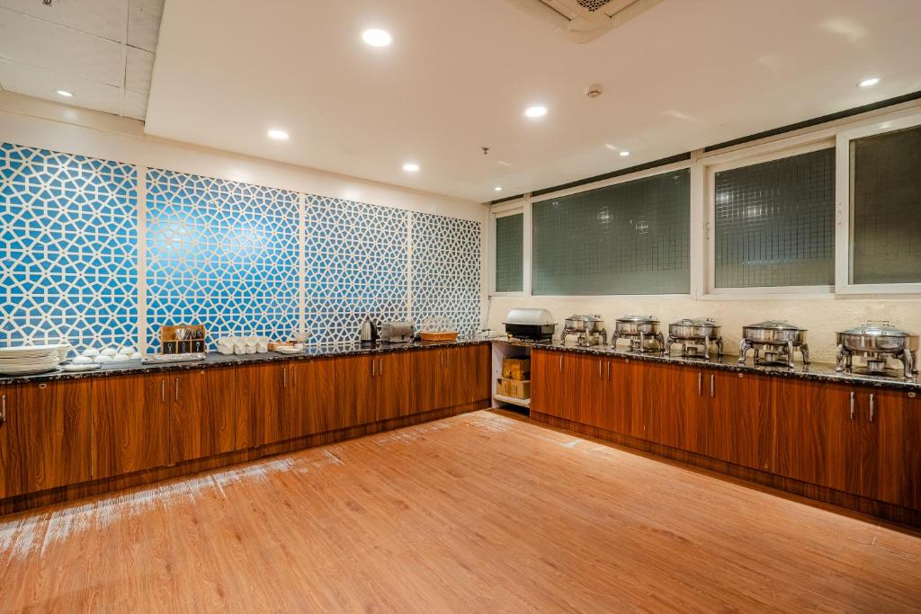 Hotel Royal Orbit Near Dronacharya Metro Station DLF Phase 3 Gurgaon - Tap to explore photos