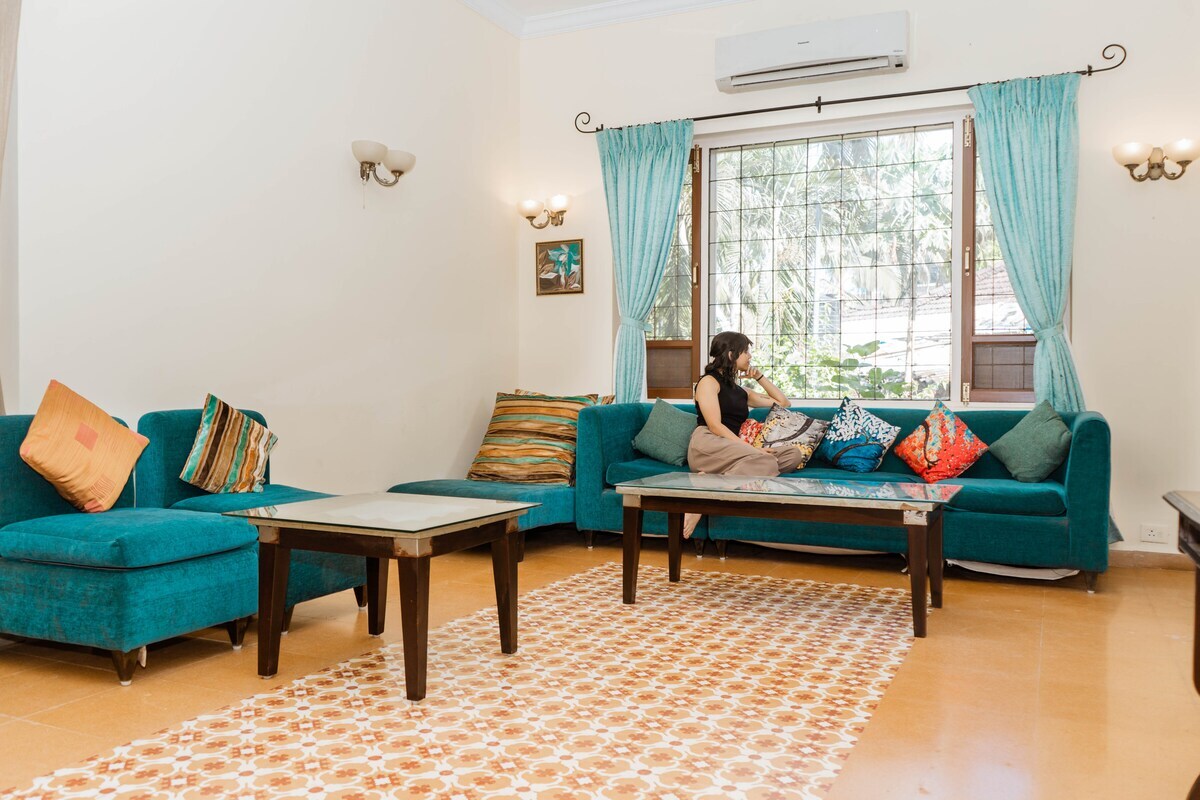 Grand 4BHK Luisa by the Sea - Tap to explore photos