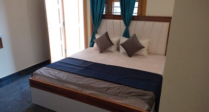 Jaiswal Homestay Room Type - AC Double Bedroom with Balcony with Ensuite Bathroom