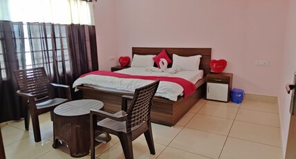 Green Hotel Room Type - Bedroom 7