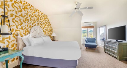 Hilton Grand Vacations Club Tremblant Canada Room Type - 1 BDRM RESORT VW KING