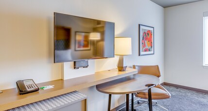 Holiday Inn Hotel & Suites Bellingham, an Ihg Hotel Room Type - 1 King Standard Communications Accessible Tub