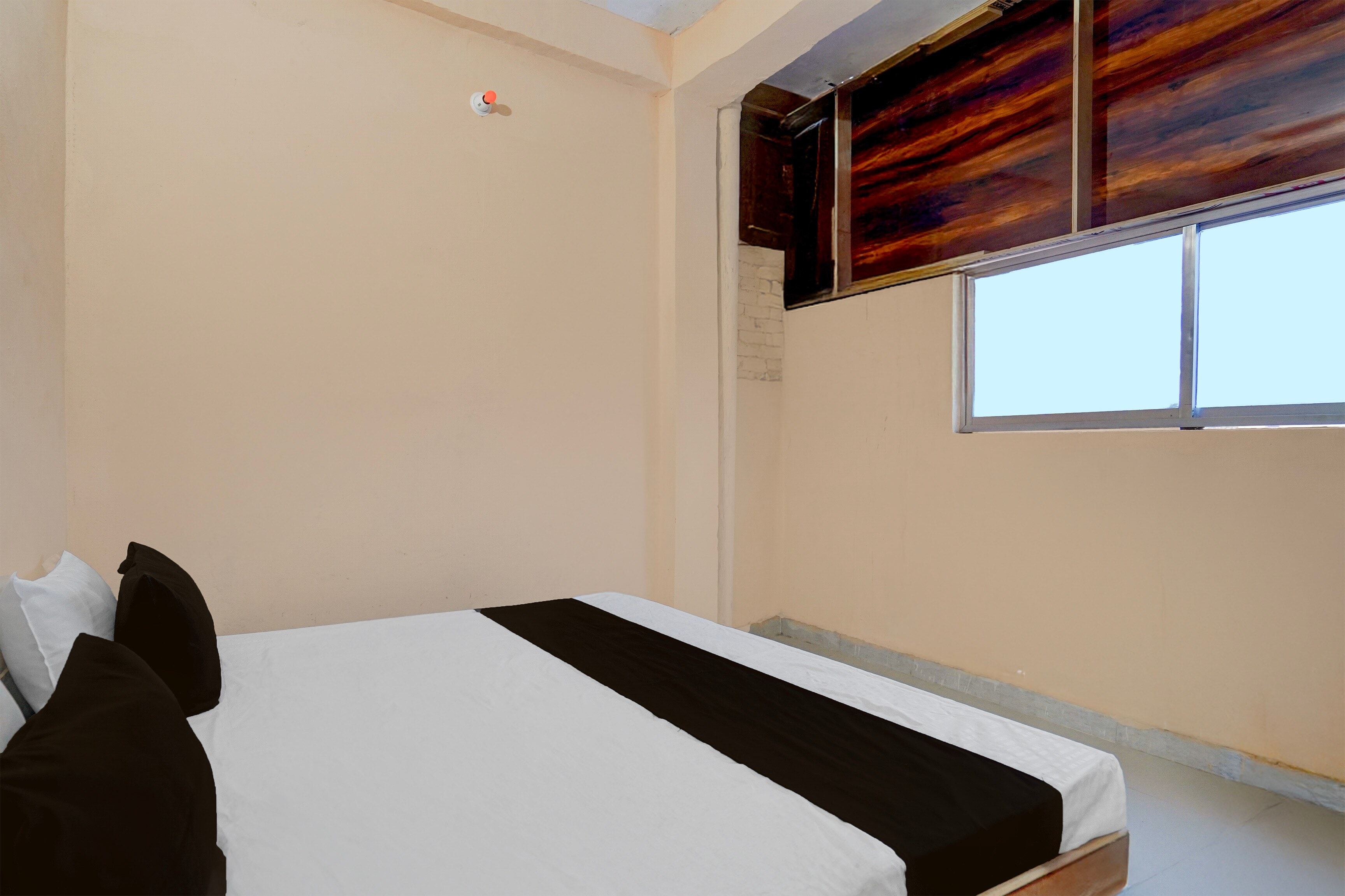 SPOT ON Ayansh Hotel - Tap to explore photos
