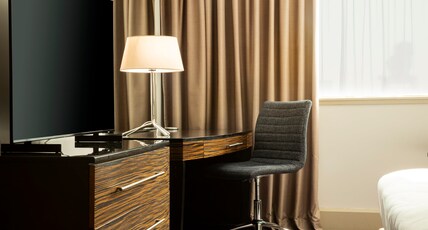Crowne Plaza Hotel Glasgow Room Type - 1 Super King Premium Lounge Access