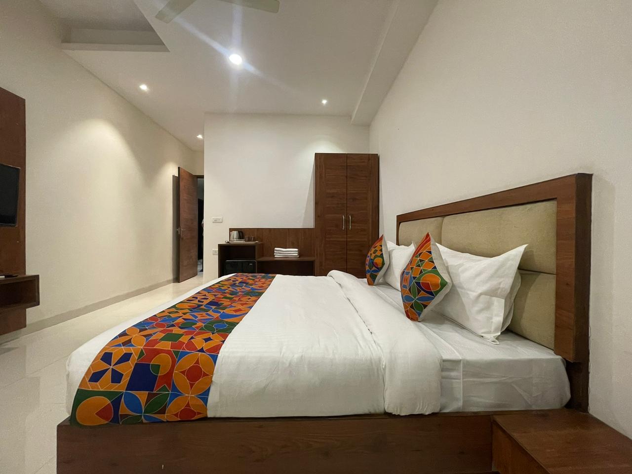 Hotel Rubystone@near Golden Temple - Tap to explore photos