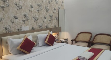 PPH Living Sri Sai Comforts Room Type - Deluxe Double Room