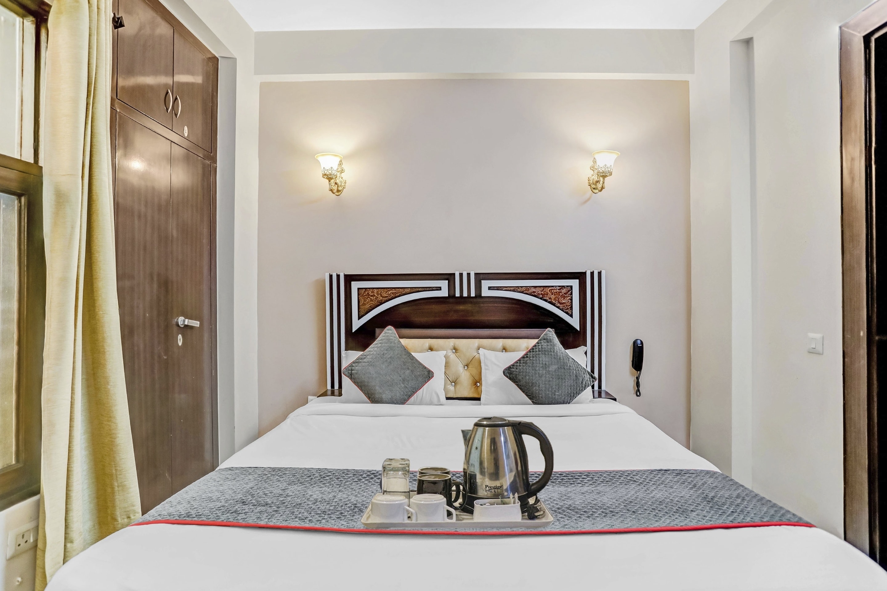 Hotel O Noida premium inn - Tap to explore photos