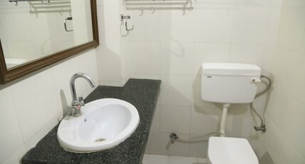 FRIEND HOTEL Room Type - DELUX ROOMS