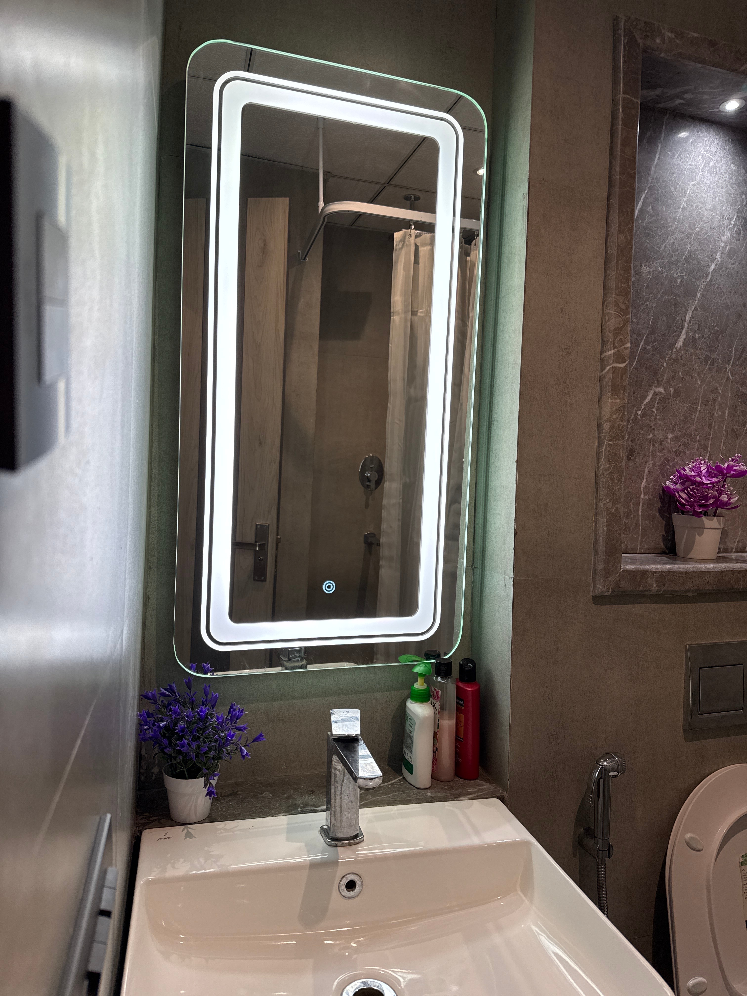 Welcome to Elegant hideaway suites   39th floor - Tap to explore photos