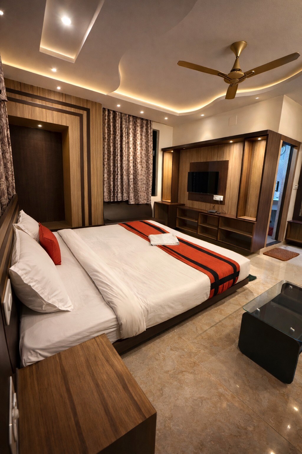 HOTEL ANAND INTERNATIONAL - Tap to explore photos