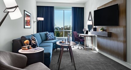 Crowne Plaza North Augusta Room Type - 1 Bedroom Suite Mobility Accessible Tub