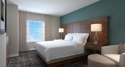 Staybridge Suites CALGARY AIRPORT, an IHG hotel Room Type - 1 Bedroom Suite 1 King Single Sofa Bed