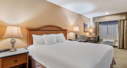 Best Western Sunrise Inn Room Type - 1 King Bed, Non-Smoking, Upstairs, Refrigerator, Microwave, Continental Breakfast Best Western Sunrise Inn Room Type - 1 King Bed, Non-Smoking, Upstairs, Refrigerator, Microwave, Continental Breakfast