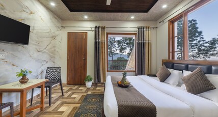 Splendid Retreat Homestay Kasauli Room Type - Deluxe Room With Private Balcony