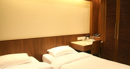 Hotel Neo Lodge Ghatkopar Room Type - Superior Deluxe Double Room