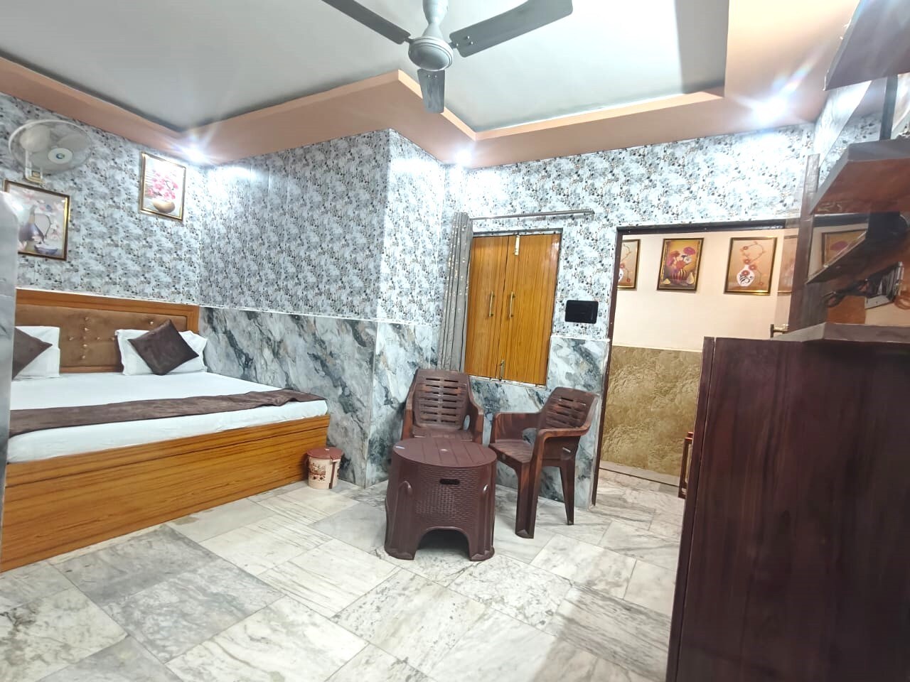 6 Bedrooms (Entire Ground Floor and First Floor) - Tap to explore photos
