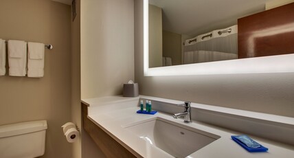 Holiday Inn Express Horse Cave Room Type - 2 Queen Stndrd Communications Accessible